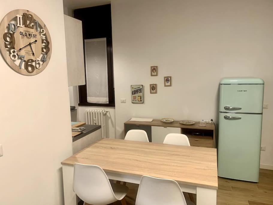 Appartamento Con Terrazzo Sui Tetti Milanesi *